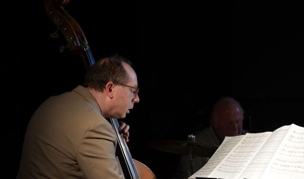Yoni Zelnik (contrebasse) et Olivier Le Goas (batterie), concert à la villa Rohannec'h, 7 mai 2025 © villa Rohannec'h